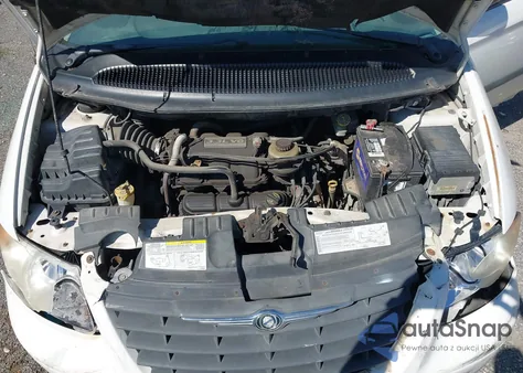 2006 Chrysler Town & Country from USA, damaged, VIN 1A4GP45R46B643077